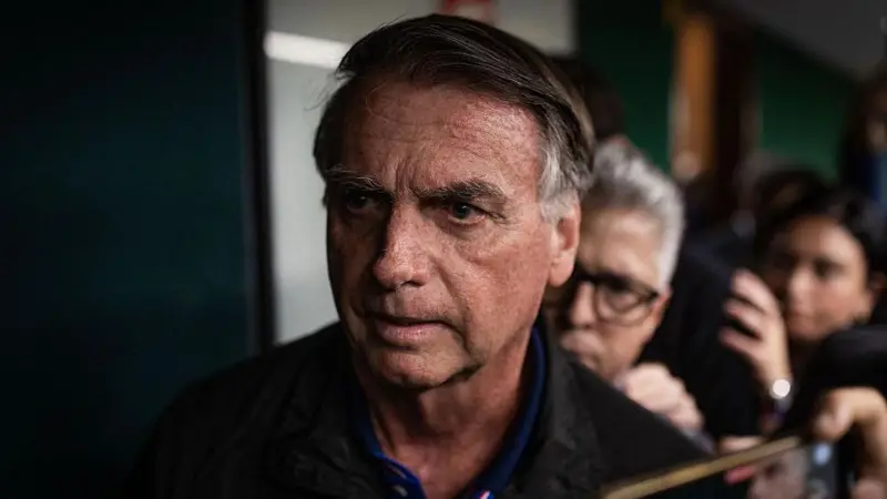 🚨 ¡Se acabó la fiesta para Bolsonaro!El Supremo de Brasil le ordenó arresto domiciliario.