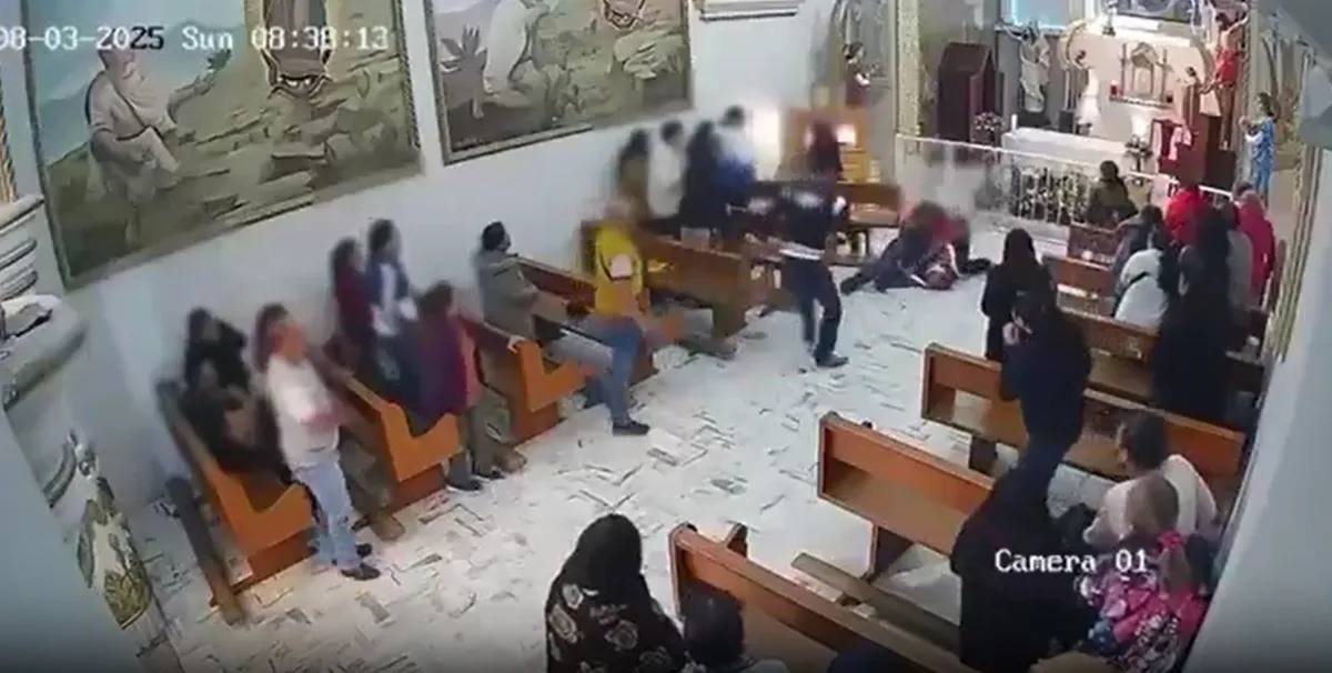 ¡Alerta en Los Reyes La Paz! Machetazo en plena iglesia durante misa.⛪⚠️