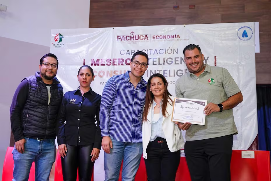 ¡Ya no es como antes! Meseros de Pachuca ahora van a estar entrenados y con su carta limpia.🍺🚨