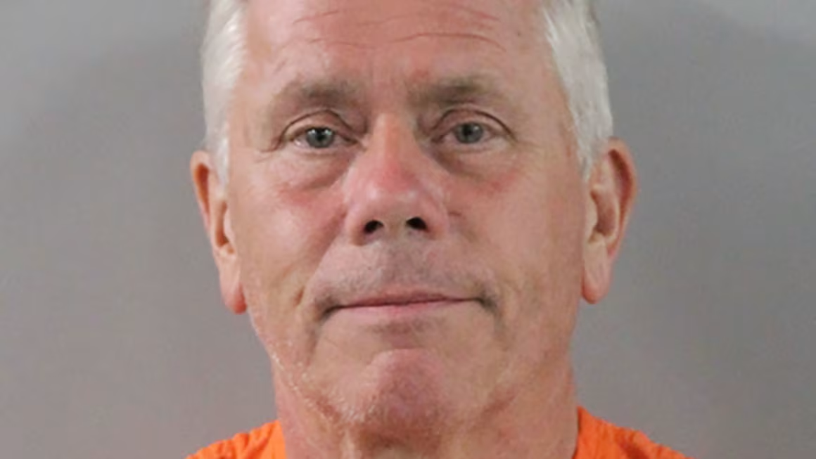 Se calentó la cosa: turista británico quiso ahogar a su nuera en plena vacación en Florida. 😤