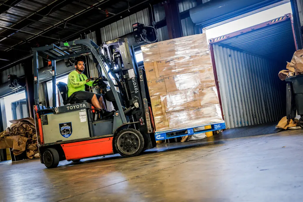 ¿Ya notaste que tus #compras están más caras? Los aranceles de #Trump están pegando duro.