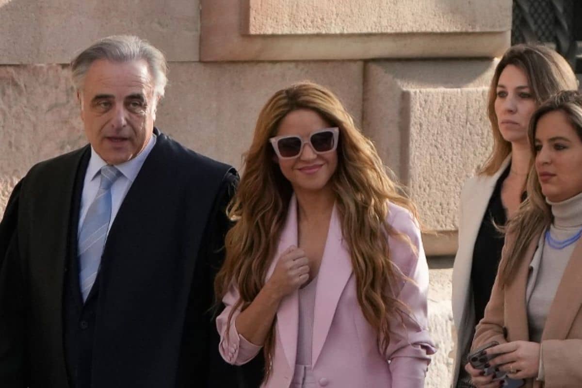 Shakira evita prisión en España con multa millonaria tras admitir fraude fiscal #MultaMillonaria 📰