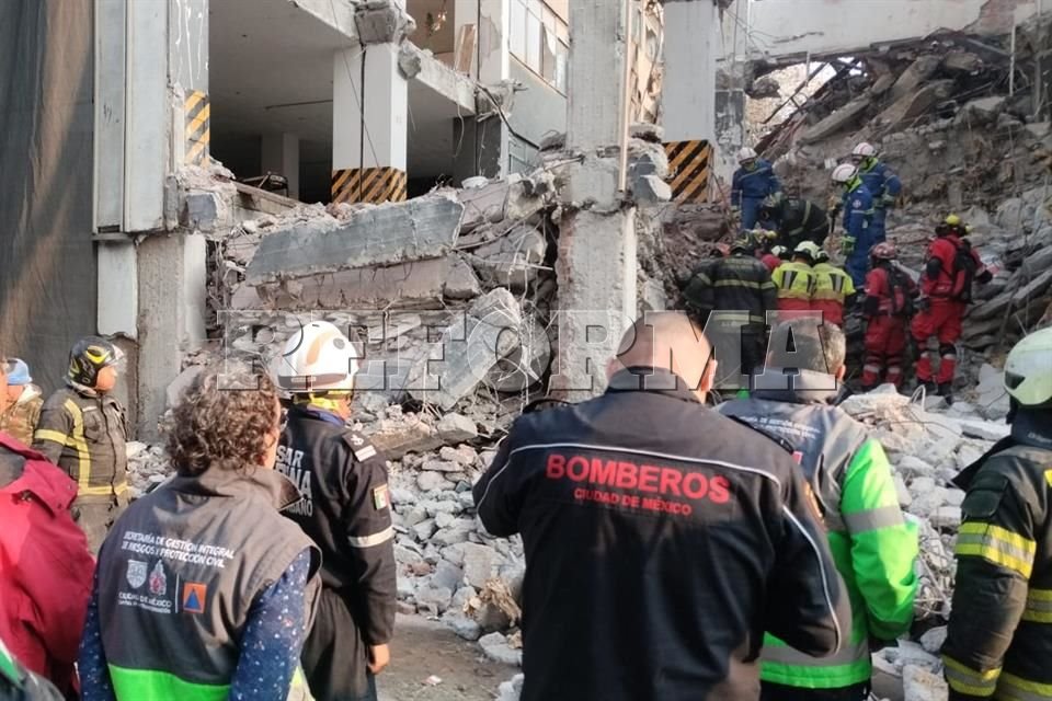 Recuperan tercer cuerpo tras colapso de edificio en demolición en San Antonio Abad #SanAntonioAbad 📰