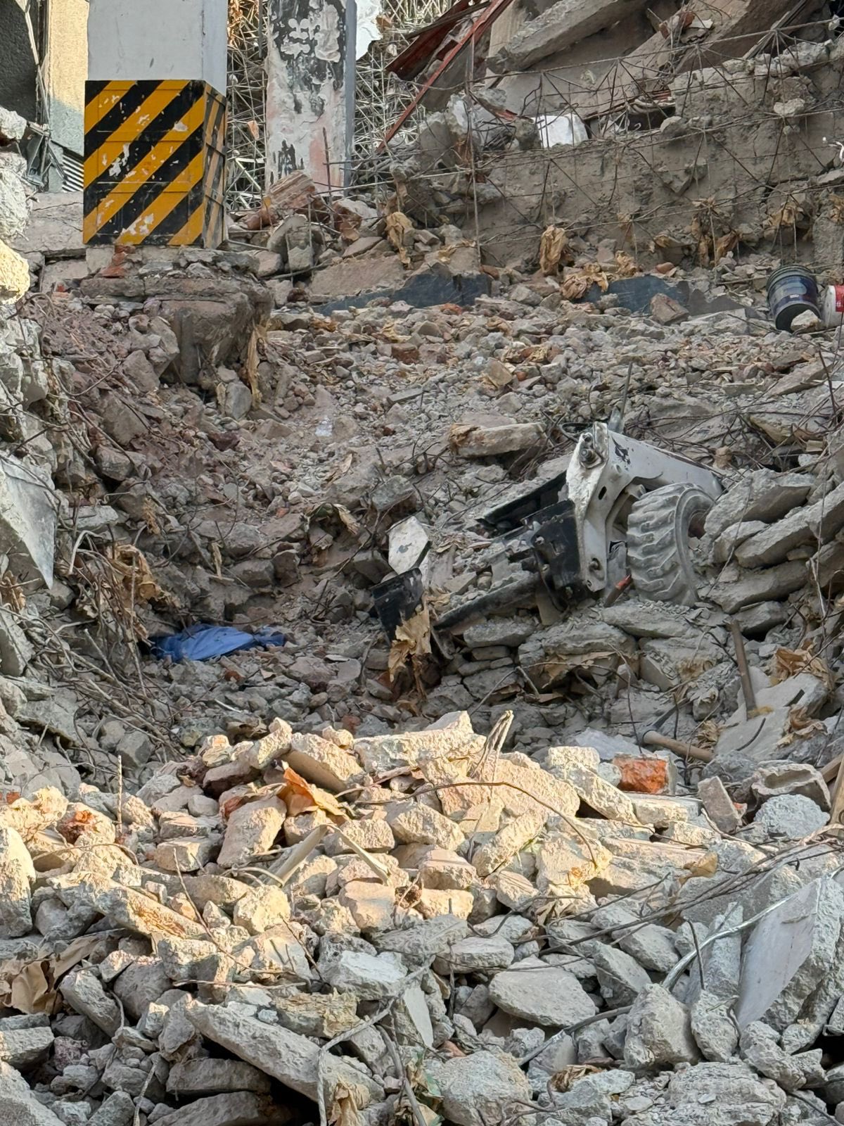 CDMX | Localizan tercer cuerpo tras colapso en la Cuauhtémoc #ColapsoEstructural 📰