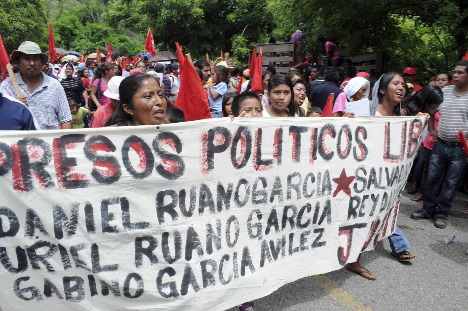 Liberan a sobreviviente de Aguas Blancas tras 21 años preso por “montaje” de García Luna #GenaroGarciaLuna 📰