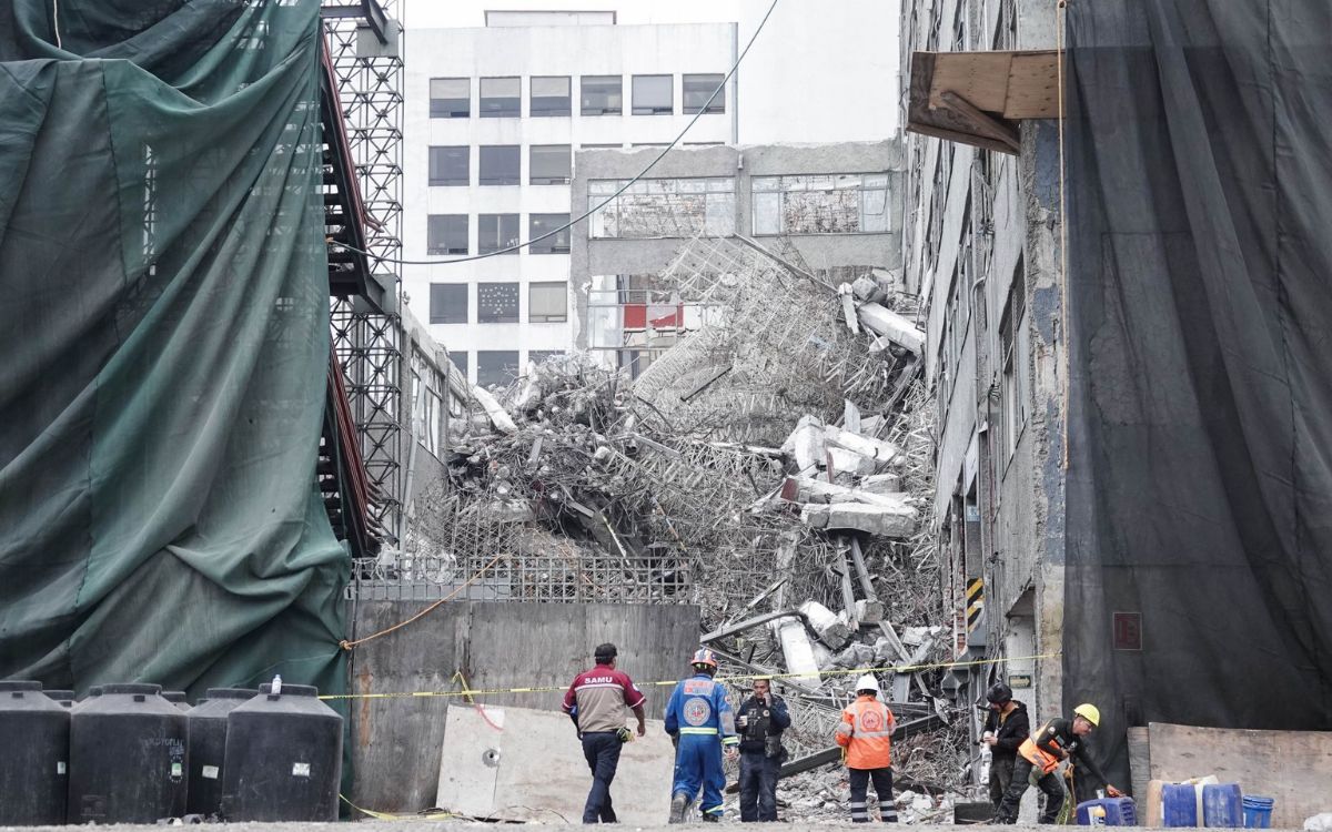 Alessandra Rojo y Gobierno CDMX cruzan acusaciones por colapso mortal en San Antonio Abad #SanAntonioAbad 📰