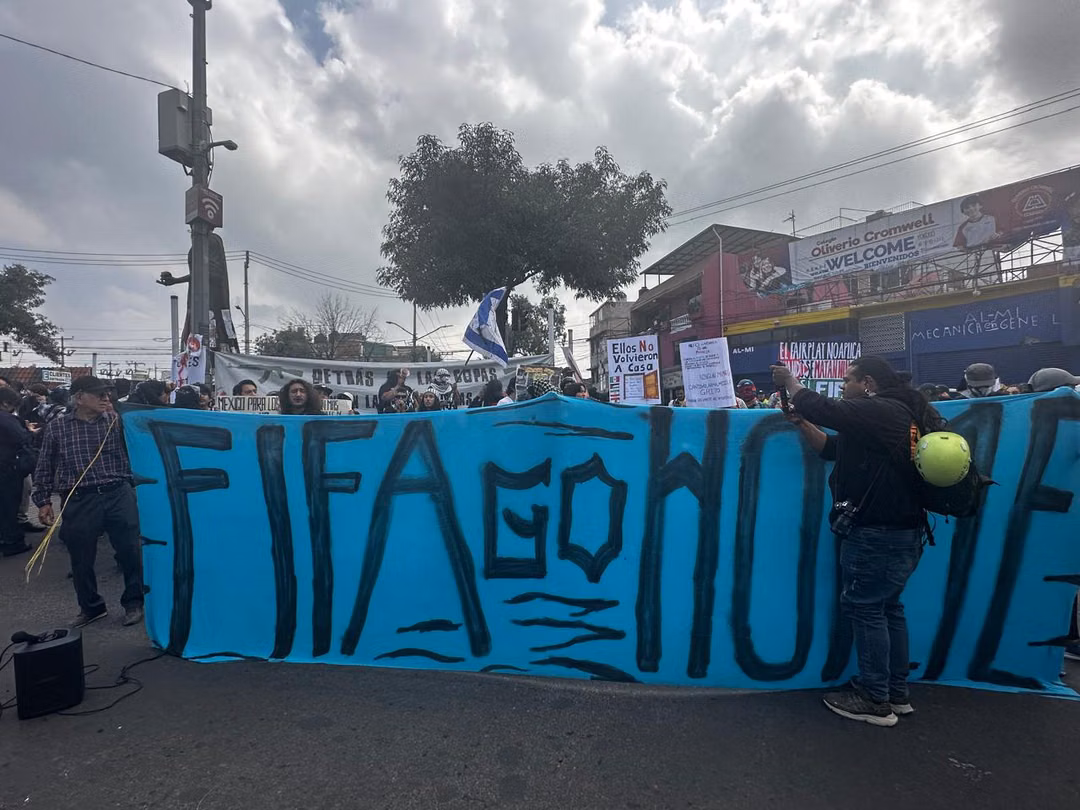 Manifestantes protestan contra Copa del Mundo en CDMX 3